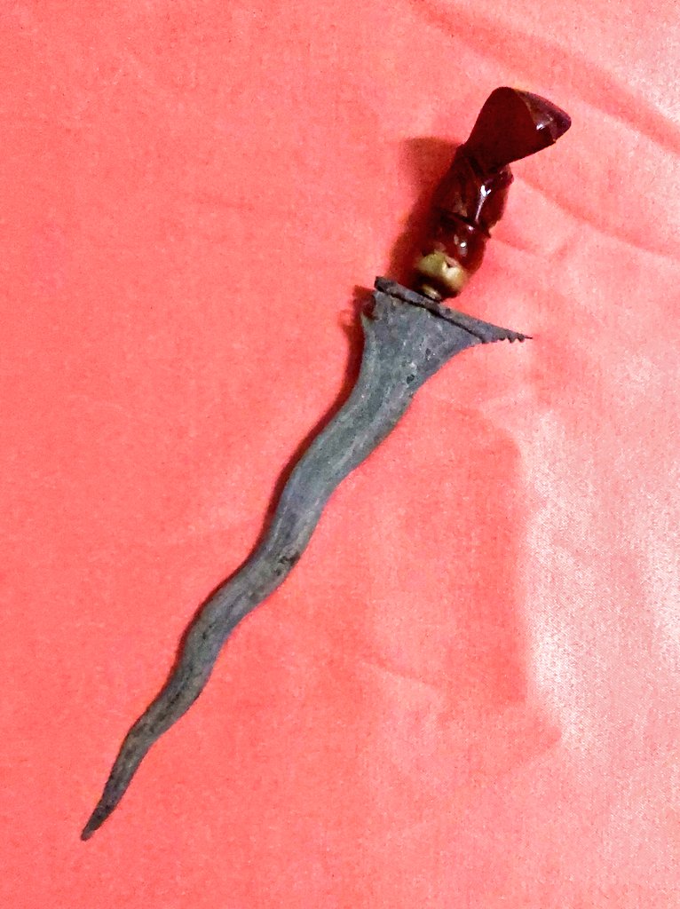 FFarasu's tweet image. Keris Bugis Luk 7, saiz selengan 
Bilah antik.
Aksesori hibrid.
#Heritage #Malaysia #keris #melayu #Mystic #art #Culture