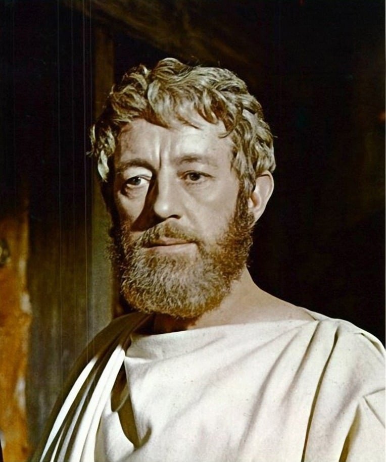 إنه لأمر مدهش حقًا كيف أننا جميعًا نحب أنفسنا أكثر من الآخرين، لكننا نهتم بآرائهم عنا أكثر من آرائنا عن أنفسنا ."

- ماركوس أوريليوس