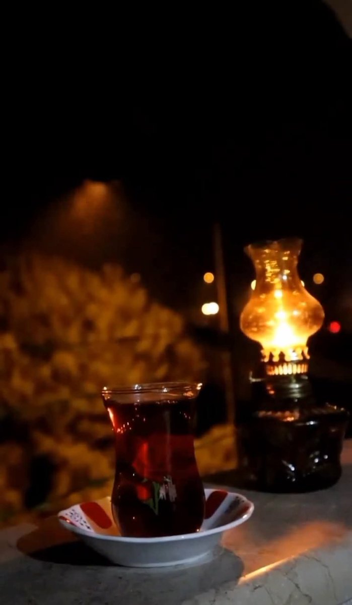 Ağzımızdan çıkanı kul bilir,
Kalbimizden geçeni Allah . .