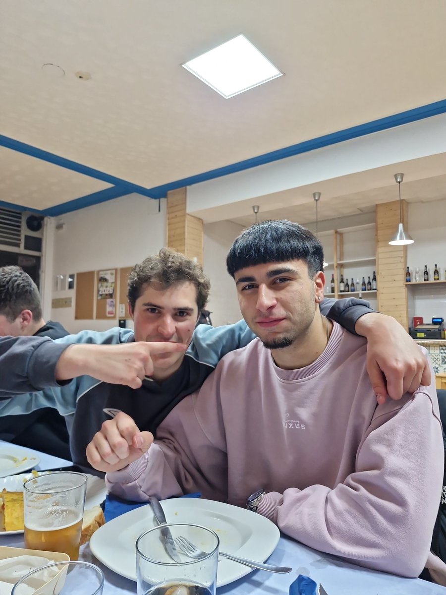 El goleador de tw racung con el capi <a href="/Nachoct5/">Gxldepascu</a>  <a href="/martinhoXil/">Martiño Xil</a>