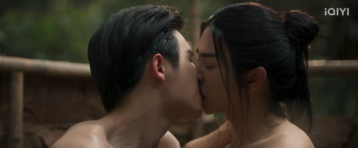 witch_drama's tweet photo. Kaewta médite afin de se souvenir de sa vie antérieure et de ce qui s'est passé entre lui et Khun Yai. Un complot se tramait et ces derniers ont échappé à des assassins. Les deux hommes se sont rapprochés...
On en apprend plus sur les amoureux.
#InterminableEp8 https://t.co/walQXpsS7z