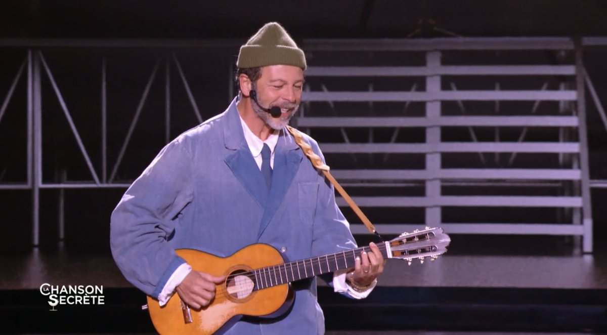 montoptv's tweet photo. Christophe Maé est venu surprendre Héléna pour lui chanter une chanson qui a marqué son enfance. C’est son premier grand coup de cœur musical, elle avait même ses posters de lui dans sa chambre quand elle était petite ! 😱🎤 #Lachansonsecrète https://t.co/ZOgOgXx1Ly