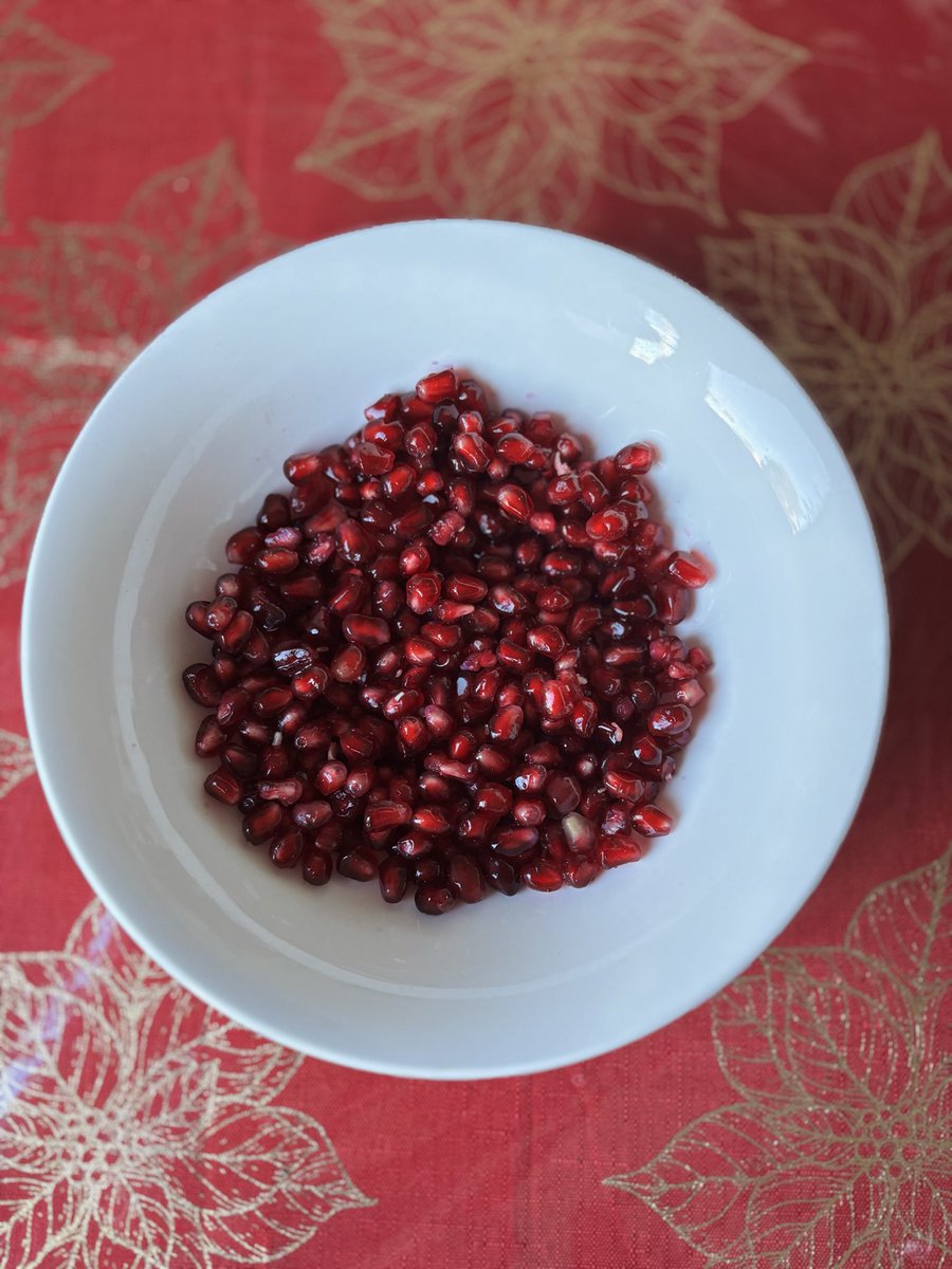 cmcfarlinfamily's tweet photo. Ruby-red and bursting with freshness ✨
Juicy pomegranate arils ❤️ packed with antioxidants.
Perfect in a bowl or as a topping on everything. 😋
#McFarlinMindyFarms #PomegranateLovers
#PomegranateArils #RubyRed #AntioxidantRich https://t.co/ZolvHdMpuF