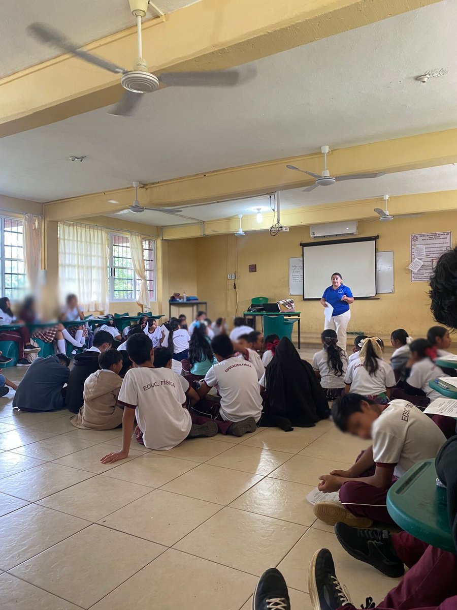 codhey's tweet image. 🫶📚 Fomentamos espacios de paz, respeto y no discriminación desde las escuelas. En días pasados, la Delegación Valladolid visitó la Secundaria Técnica No. 29 de Tinum con charlas sobre derechos humanos, género y no discriminación, y prevención del bullying. 🤝✨