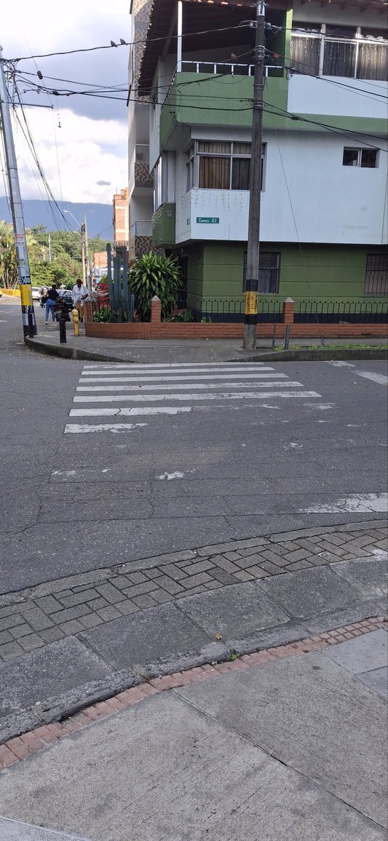 pipe045's tweet image. Buenas @AlcaldiadeMed ¿será posible repintar este paso peatonal? Los vehículos no paran cuando uno lo está cruzando. Atento a sus respuestas. Gracias. 

Calle 31A con carrera 82
A un costado CC Los Molinos.

@tobonvillada 
@FicoGutierrez