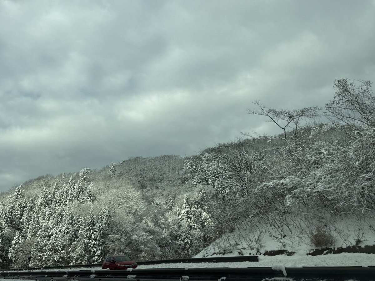 松江自動車道の三刀屋あたり！
白銀の世界です☃️

#イマソラ #三刀屋町