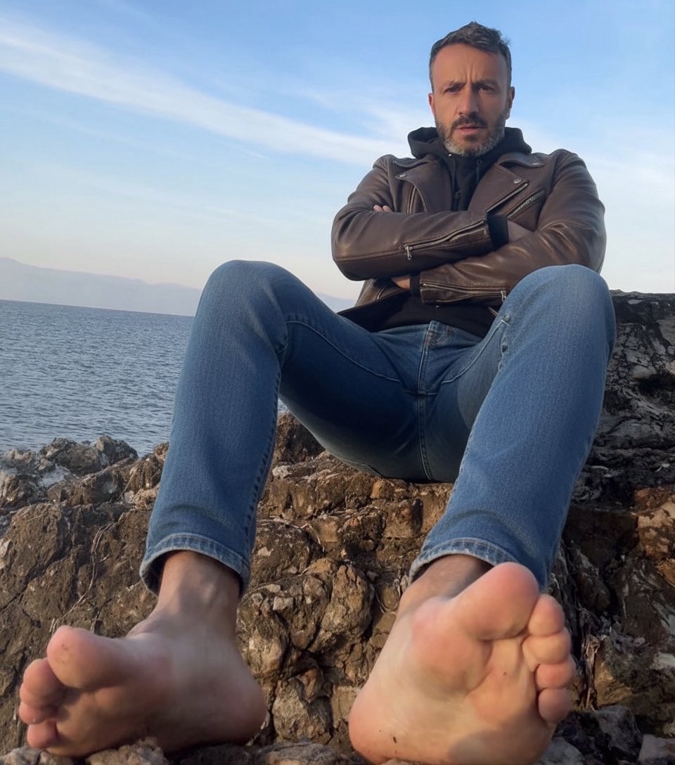 YuceGok77's tweet image. 🖤🖤🖤