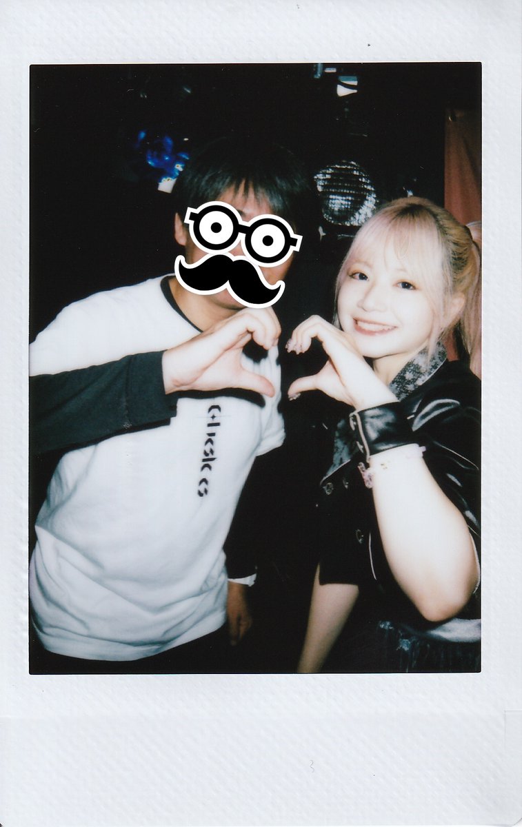 ジェミニくんに、ゆいなぴと初めて撮ったチェキをつ○義春先生のほ