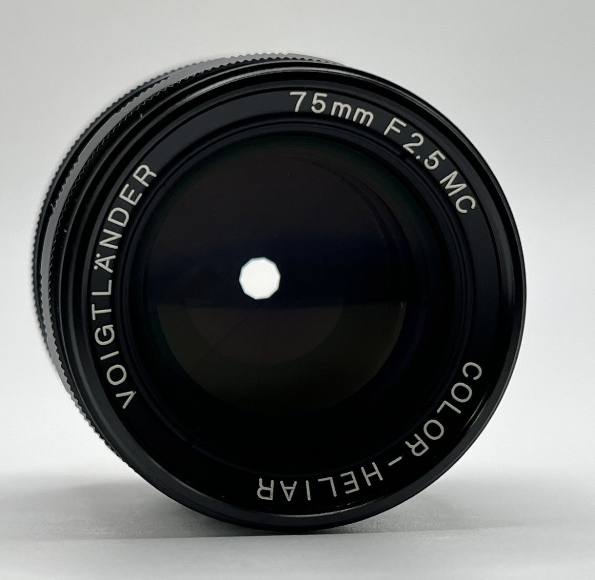商品紹介🍀 『VOIGTLANDER COLOR-HELIAR 75mm F2.5 MC BLACK