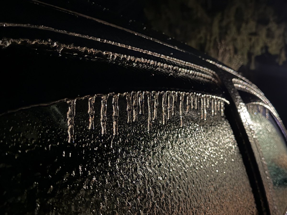 NimbusStorms's tweet image. Decent ice accretions with the persistent freezing rain showers since late this afternoon. 

@NWS_BaltWash 

Jarrettsville, MD