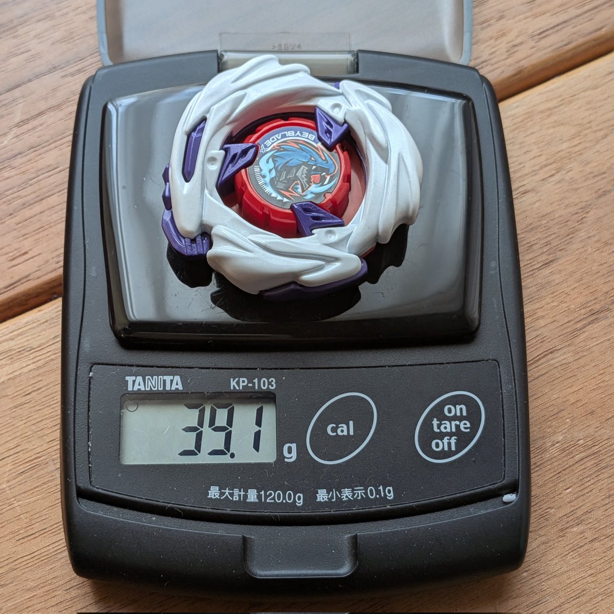 shark_minister's tweet image. メテオドラグーンゲット！

・重さ、39.1g
・メッチャ偏重心。ナイトシールドみたいに引くときにブレる
・ラバーが固い！インドレとは全然違う
・おいしそうな見た目