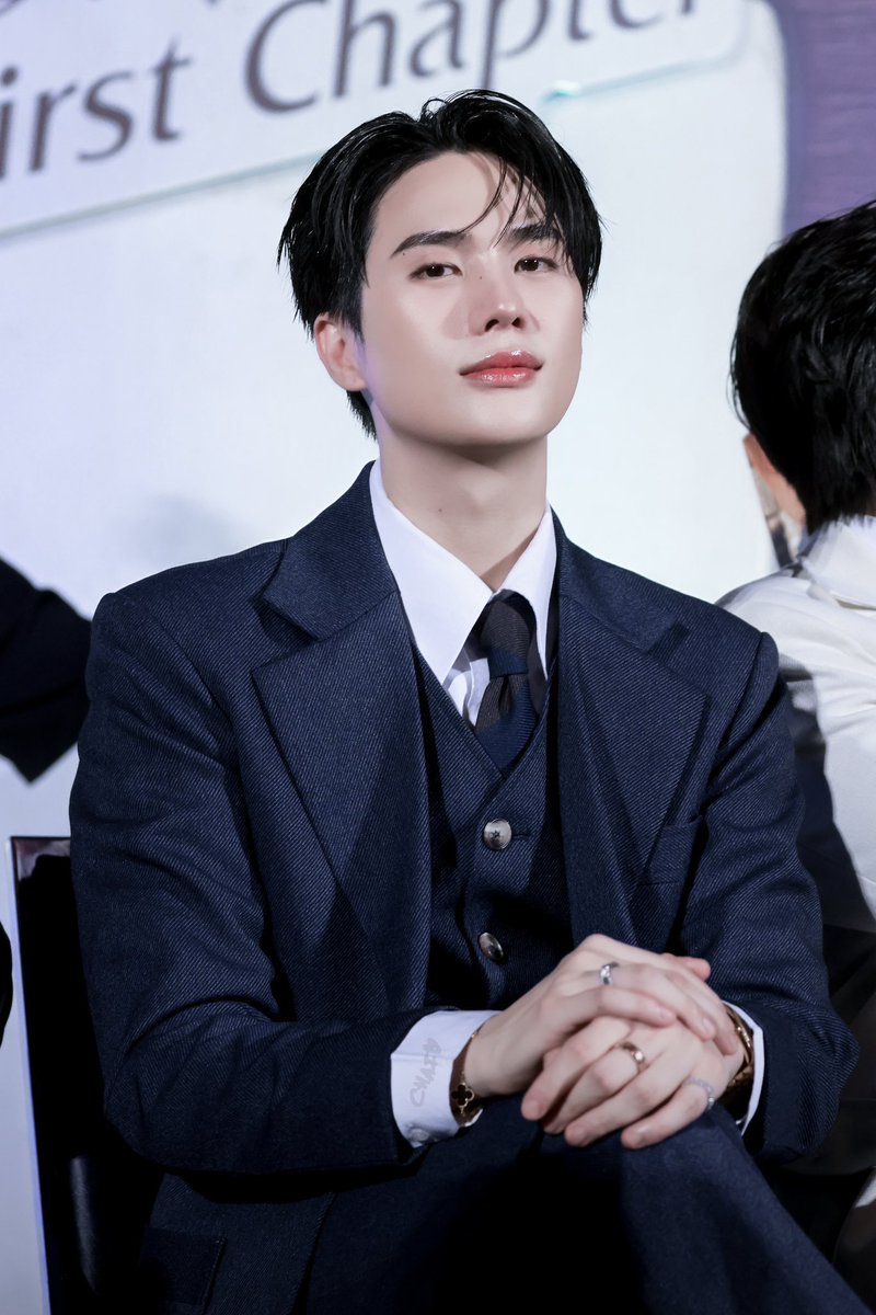 alicphu's tweet image. ฟังนะวิน ถ้าวินมี souri พี่มี yolk ถ้าวินมี cosie พี่มี holiday pastry ถ้าวินมี velence พี่มี hyeeveryday ถ้าวินเซ็น พี่เซ็น เรือล่มในหนอง ทองจะไปไหนได้ วินต้องเชื่อพี่