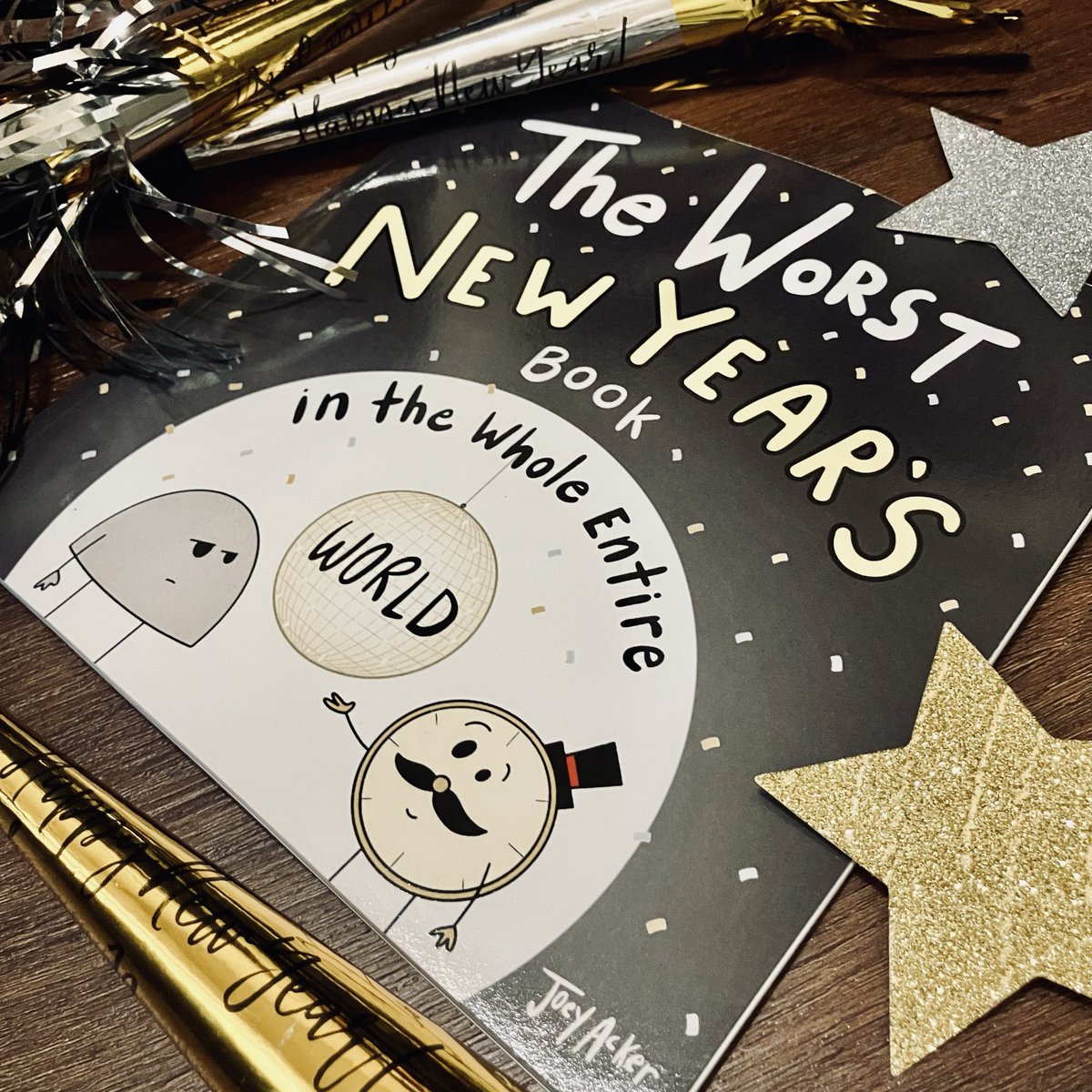 ackersbooks's tweet image. 🎉 New Year’s is coming.
Not sure a book about that is necessary.
But here we are. ⏰

a.co/d/c3TSCyv

The Worst New Year’s Book in the Whole Entire World

#newyearsbook #funnykidsbooks #picturebookhumor #readaloudbooks #kidslit