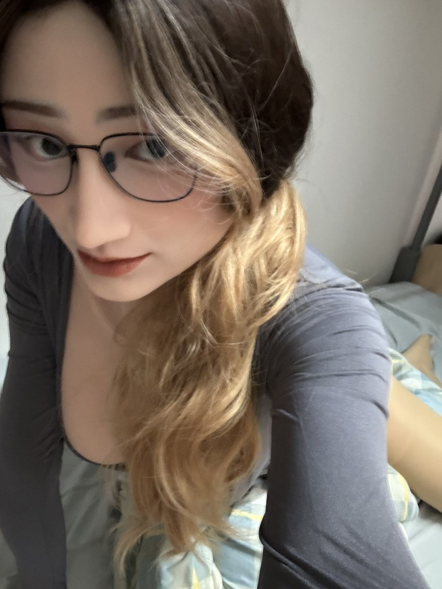 RosamundMask tweet media