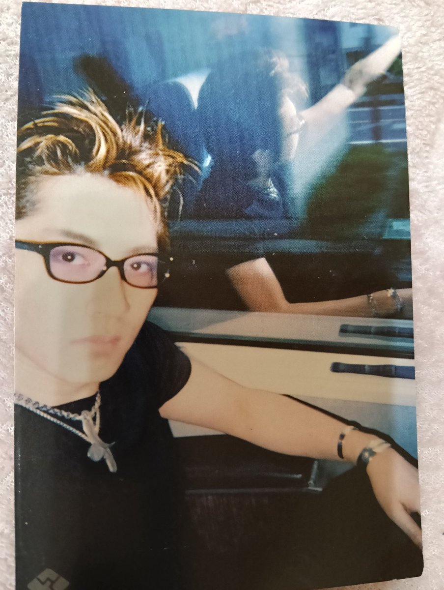 で 断捨離中見つけたてっぺーちゃんの生写真なるもの かっけーーー😁