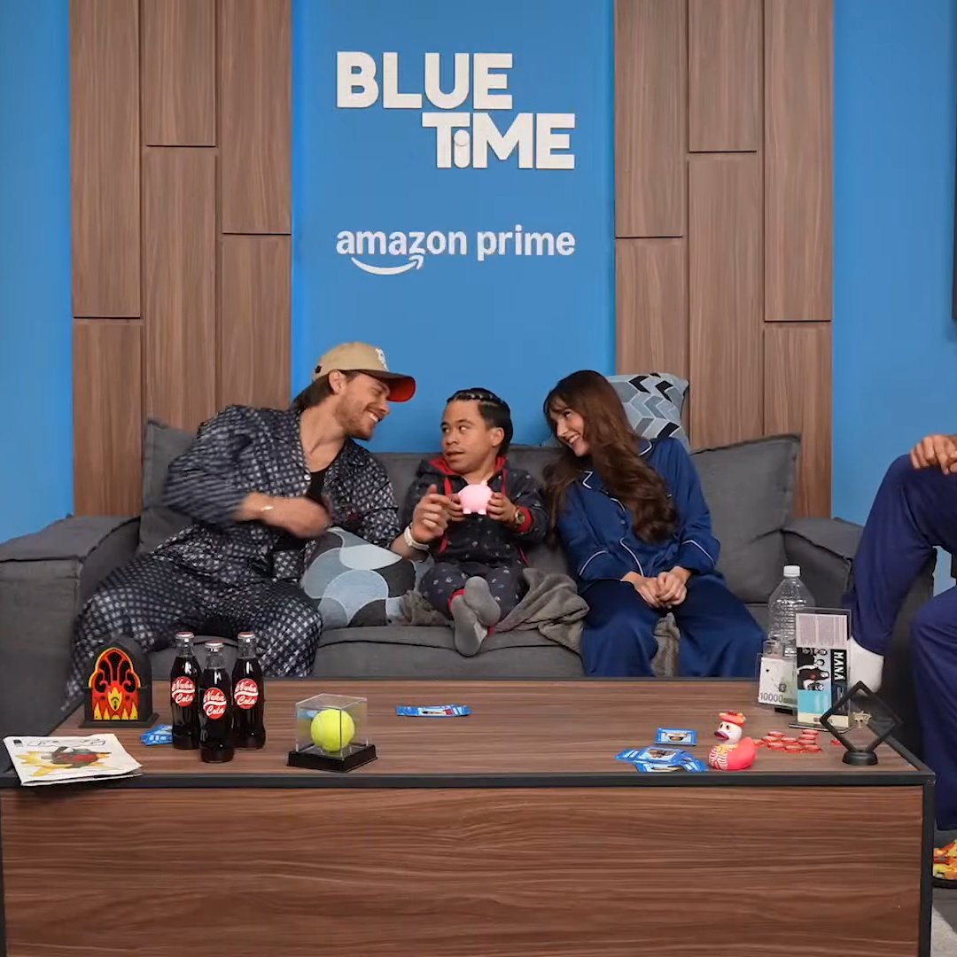 bornpink's tweet image. aldo tiene los ojitos de cerdito, elaine se ríe como uno y abelito tiene la pancita 😭🥹 

TRÍO DE ORO X BLUETIME