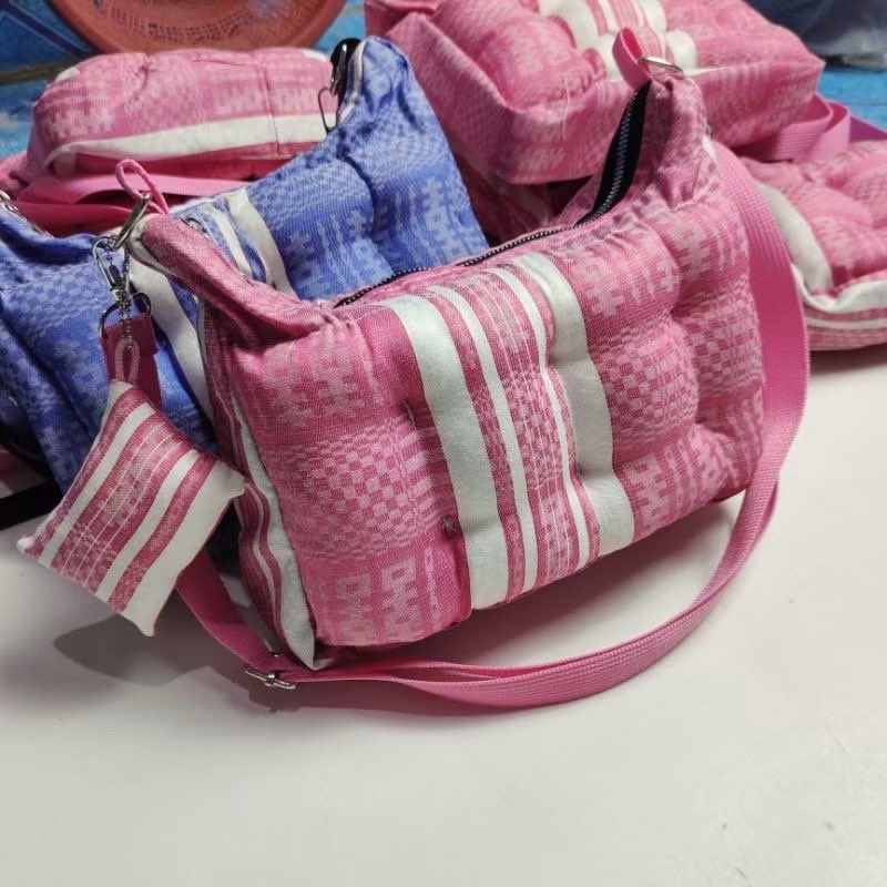 ruparipi_'s tweet image. That bag style like the one Cinta Laura had… found an affordable version 😭