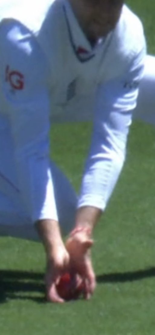 clemoadam47's tweet photo. Did Joe Root catch this? Yes. 

Has this consistently been ruled ‘not out’ as the vision shows ball touching grass? Also yes.

So why is it out this time? Anyone’s guess. #Ashes2025 https://t.co/hUfaRXi5mZ