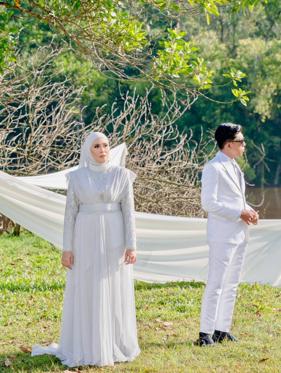 cartapop's tweet photo. Siti Nordiana teases a new single, coming on 2th January 2026. https://t.co/Z8HbGJtkTA