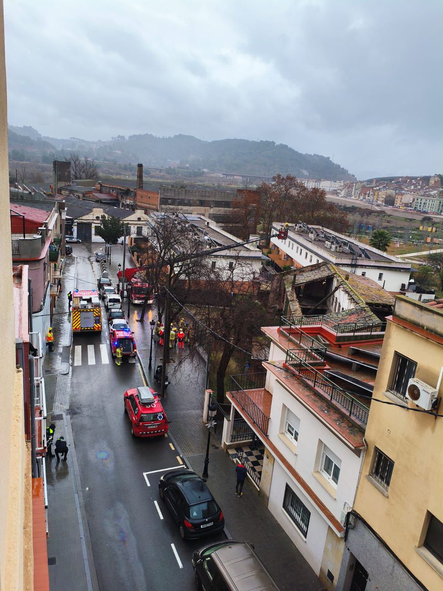 ⚠️📣Lamentem que la teulada del Molí de'n Gomis hagi caigut aquesta nit. És un altre monument històric de #Martorell que mica en mica se'n va a terra per culpa de l'abandonament al qual el sotmet el govern municipal❌️

🧵👇
