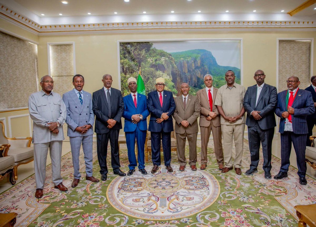 Presidencysl_'s tweet photo. H.E. President @AbdirahmanIrro this evening briefed former national leaders, parliamentary leadership, party heads, and security chiefs on the strategic diplomatic process that culminated in Israel’s formal recognition of the Republic of Somaliland on 26 December 2025.

The President stressed that this milestone marks a transition from diplomatic exclusion to full national engagement—and must now be consolidated through unity, discipline, and sustained state leadership.

#Somaliland #Statehood #NationalUnity