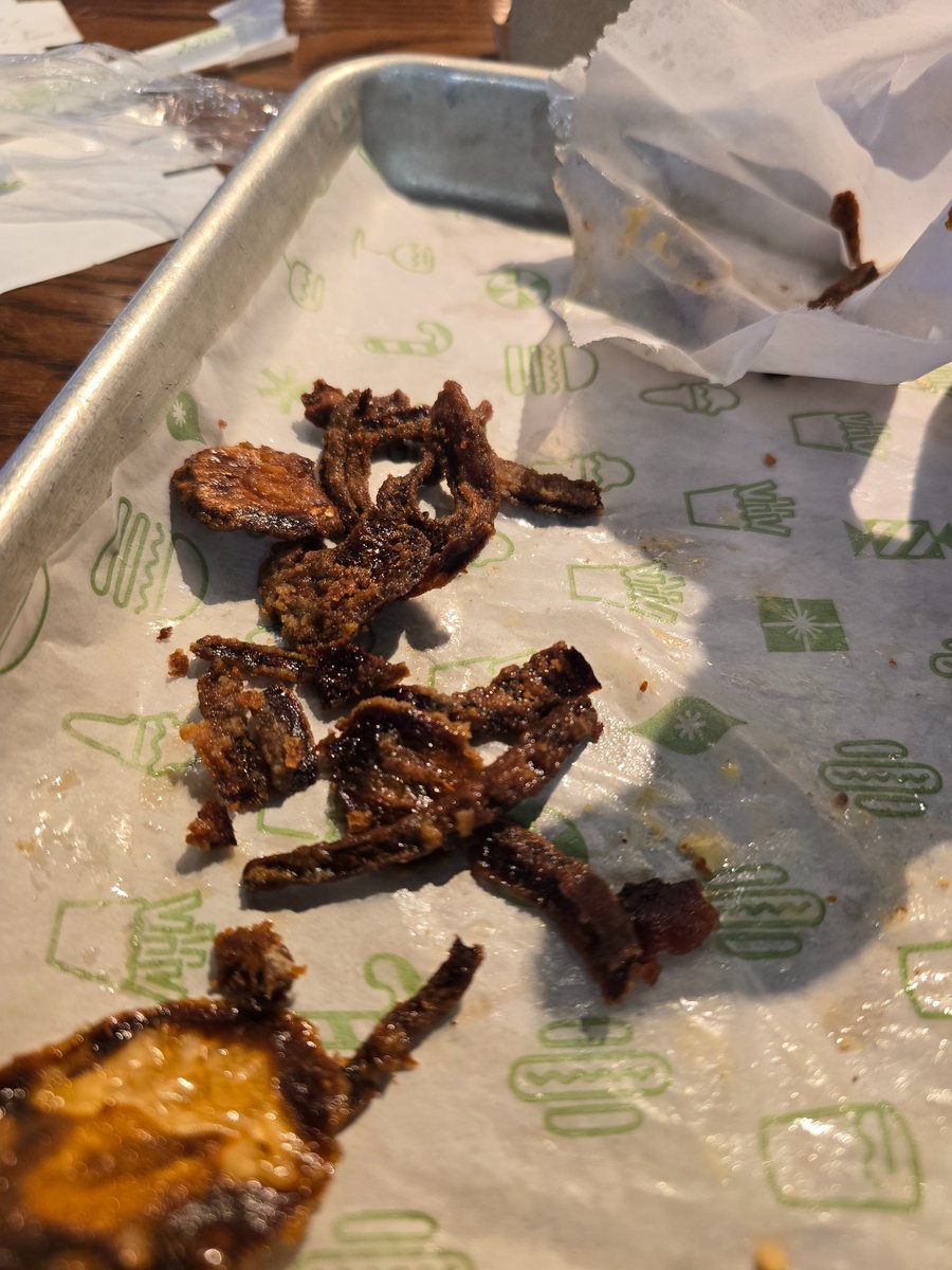 DJFLYYBOI's tweet photo. Sooo popped into @shakeshack havent had it in years and was kinda let down. The burger was thin and greasy bacon and fried onions where burnt 30$ ehhh. Side note the  staff was nice 🤷‍♀️🤷‍♂️. https://t.co/WgwXvtXYEv