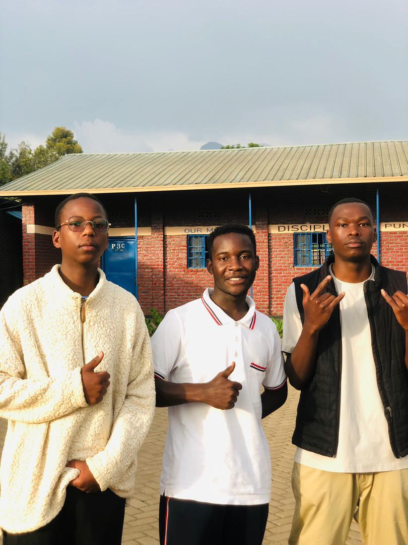 Kuri Uyu mugoroba wo kuwa 26 UKUBOZA 2025, abagize Diyosezi ya RUHENGERI Bahuye basangira uko igihembwe cya mbere cyagenze ku masomo baganira no ku mbogamizi zihari zibangamira Imikorere y'Umuryango n'uburyo zakemuka.

#ycsrwanda #jecrwanda