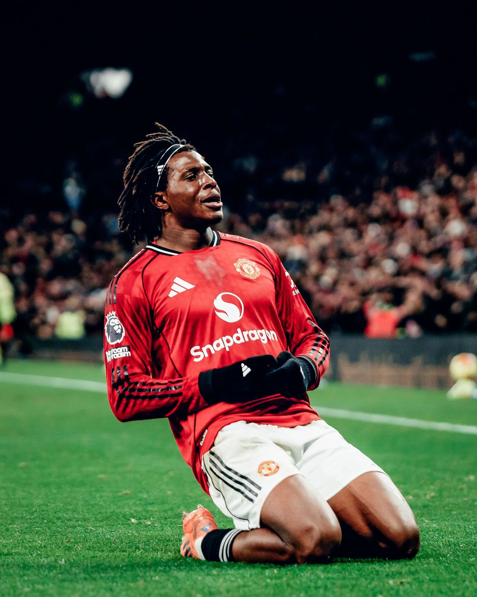 HamySources's tweet image. 🚨 EXCLUSIVE: Ruben Amorim has told Manchester United’s board that Patrick Dorgu is “our new Gareth Bale”.

Sources say Amorim is convinced the 20-year-old Dane can “do that free-kick thing and run really fast down the wing like Bale used to before golf”.

Source: @skysportnew_