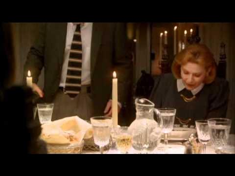 Homoxidal's tweet image. Mi suegra mirando mi vajilla en la cena de año nuevo