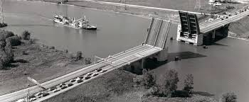 musicman495's tweet photo. @PappenheimWx @WxWiseApp Michiganders know the Zilwaukee Bridge on I-75 used to be a draw bridge that backed up traffic for hours on holiday weekends.  So years ago they built a towering new bridge to replace it that freezes and backs up traffic for hours on holiday weekends. https://t.co/tvQDtJzhIP