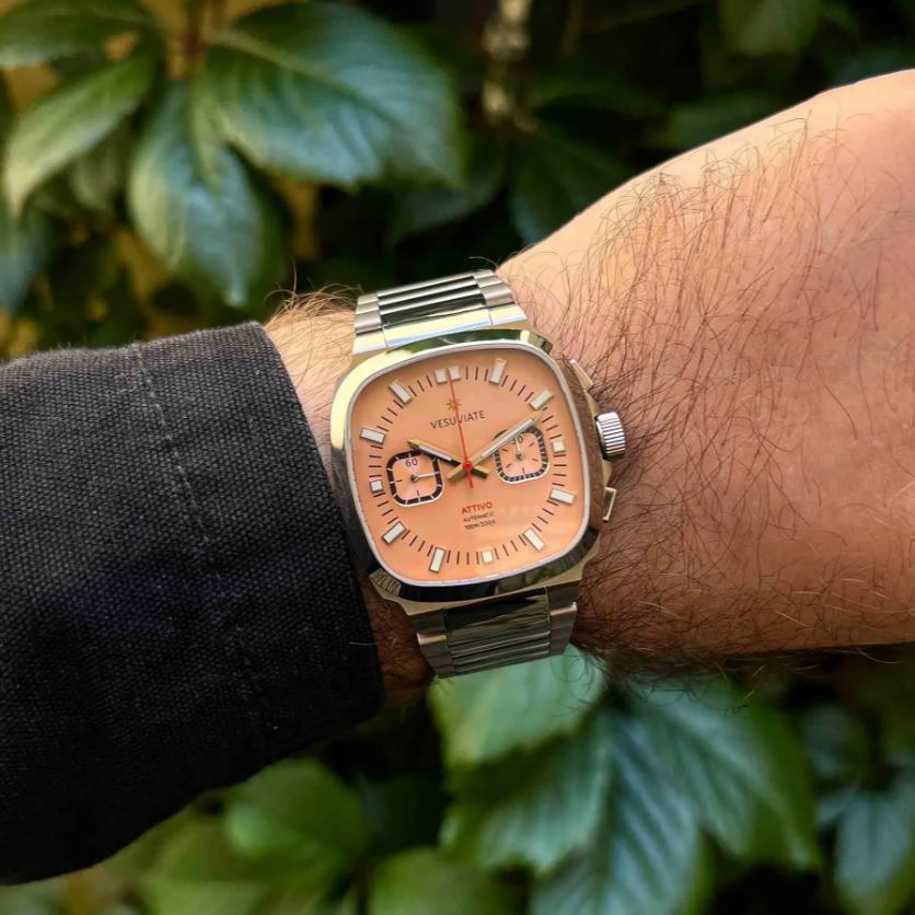 Vesuviate_Watch's tweet image. VESUVIATE Attivo-Chrono 👋😄

Some photos of Attivo-Chrono taken by @Alberts Kaminskis (Kaminsky Blog) some time ago that I haven’t shared before…
.
.
.
.
#squarewatch #chronograph #watchchrono #timepiece #watchoftheday #chronowatch #wristwatch #squarechrono #watchaddict