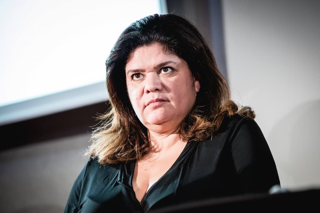 🗣️ Raquel Garrido réagit aux propos sexistes du député LFI Carlos Bilongo sur Rachida Dati : 

« Franchement.. ce rire autosatisfait d’hommes croyant savoir que Rachida Dati aurait « réussi » par la « promotion canapé », est dégueulasse, machiste, et parfaitement déplacé, surtout