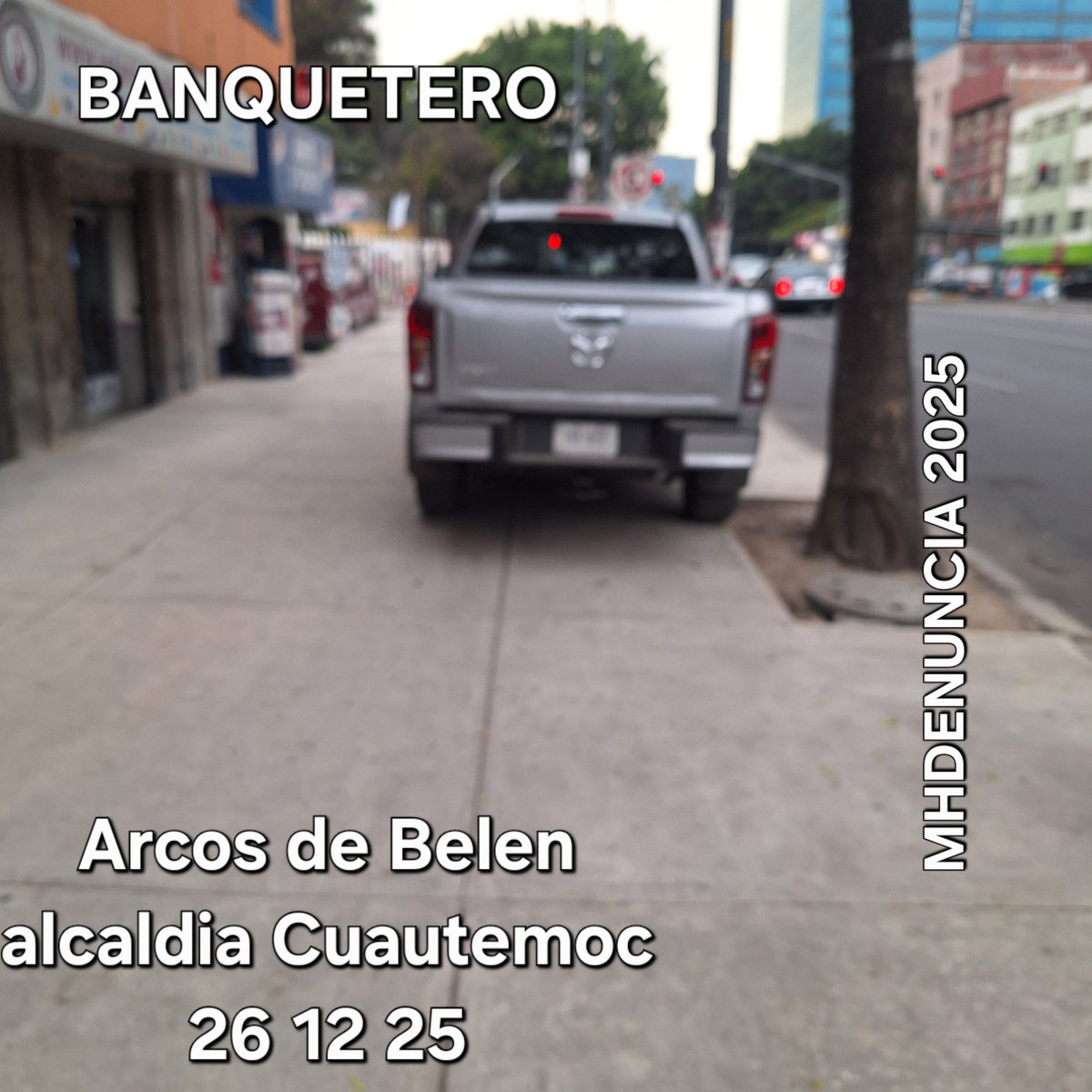MHdenuncia's tweet photo. Y asi en la alcaldia desgobernada por la #LadyRojo los #BANQUETEROS impunes, les vale madres la autoridad y no estanos hablando de una calle perdida o escondida, es #ArcosdeBelen entre #GabrielHernandez y #Vertiz @SSC_CDMX @UCS_GCDMX @PabloVazC @ClaraBrugadaM https://t.co/wsZM0DZ3PS