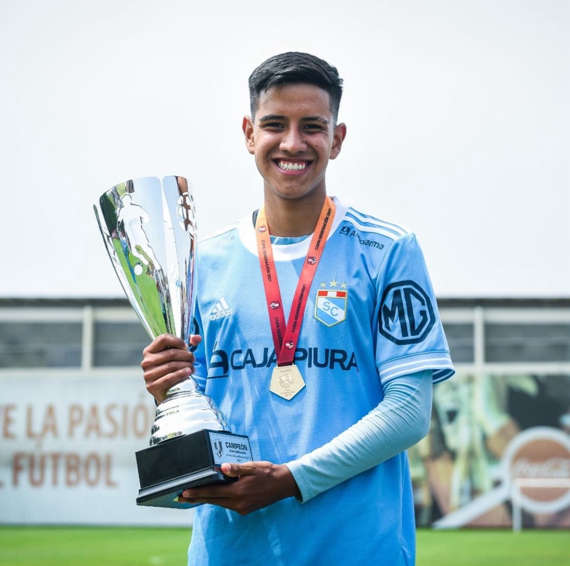 reixxcs's tweet image. #OFICIAL🚨 
A través de sus redes sociales, el Club Sporting Cristal anunció la salida de los futbolistas Gilmar Paredes, Gabriel Alfaro y Matías Córdova.

➡️ Los mencionados fueron campeones de la Copa Generación 2021 y del Torneo de Reservas 2023.