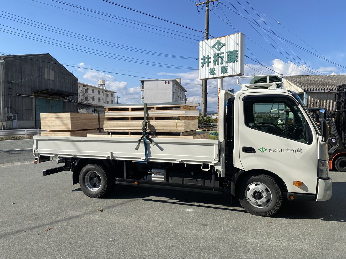 さて昨日は仕事納めでした！　
今年も昼までリフト乗って、昼からトラックで配達して、トラックの中で曲のアレンジ考えたり、歌詞作ったり、釣りの作戦考えたり　
もちろんいっぱい働いた😆　
今の会社に勤めて１７年半　
来年もバリバリやってくでー！