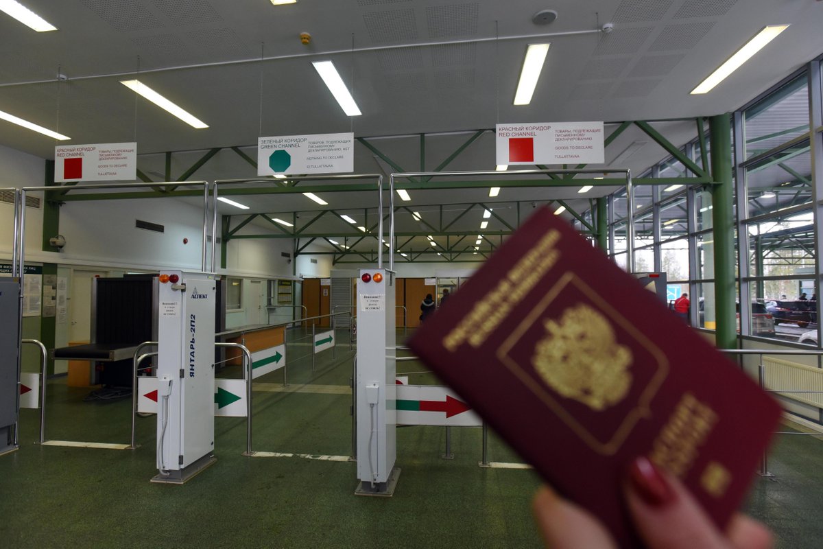 Россиянам станет сложнее выезжать за границу: кого коснутся новые изменения
vk.cc/cSPwNh