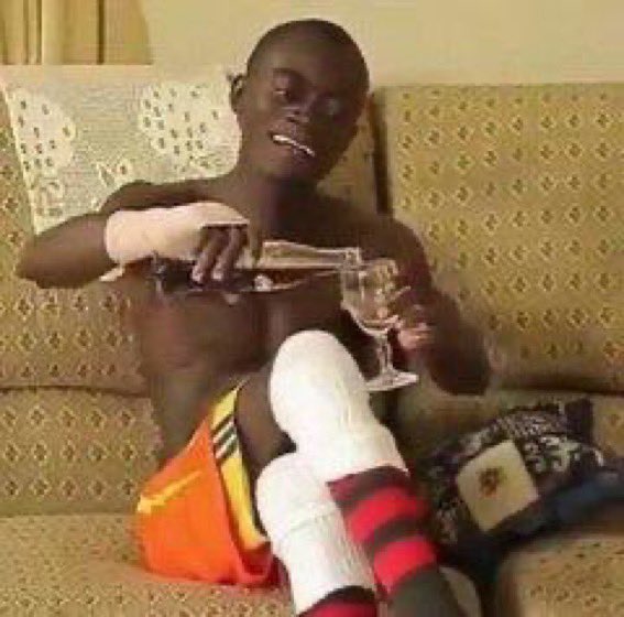 Nowwww, anybody fav team  wey them born well, make e no win tomorrow 😂