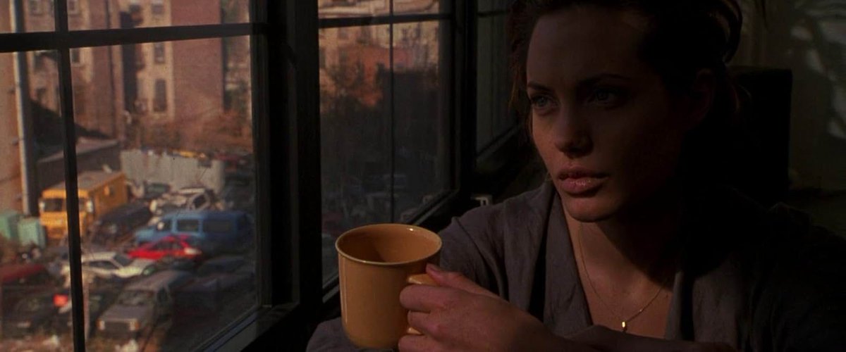 NomiMalones's tweet photo. Angelina Jolie in "The Bone Collector" (1999) https://t.co/e4rgpcFNWs
