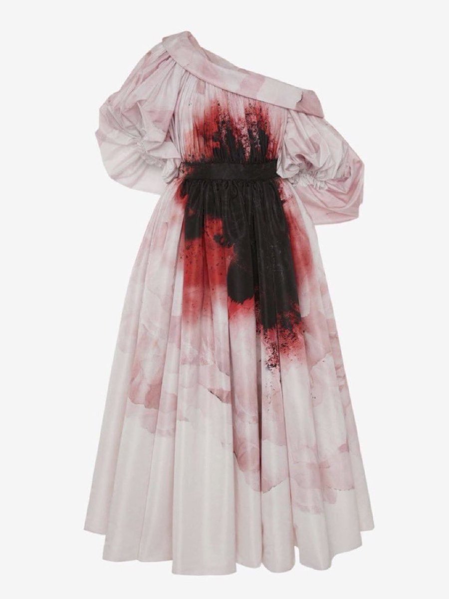 MYGHOSTR's tweet image. Blood stained dresses