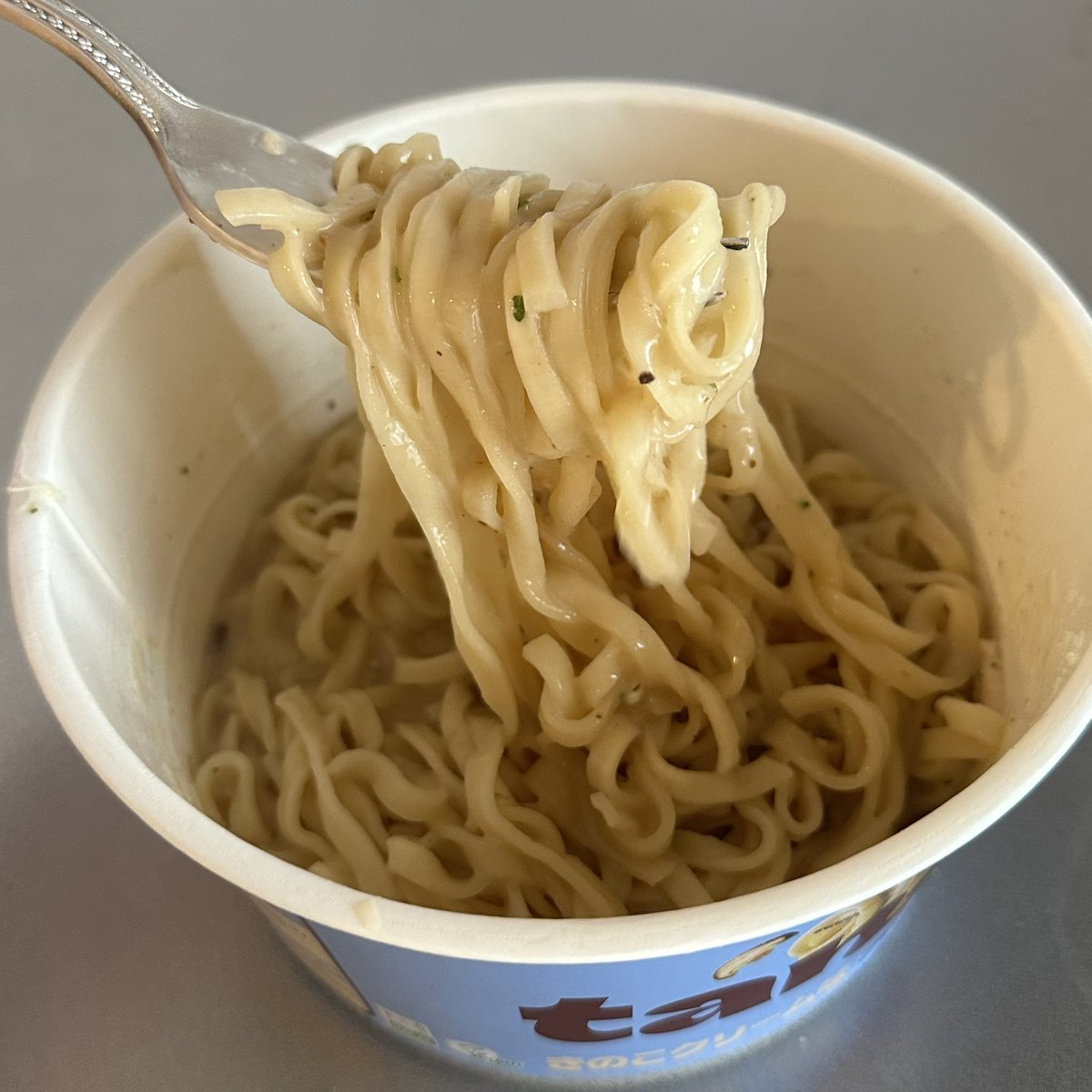 ベルギーにて開催された2025年国際味覚審査で優秀味覚賞を受賞した商品🍄
1食あたり 16gのたんぱく質と6gの食物繊維がとれ、お味もトリュフ・椎茸・マッシュルームの3種キノコの香りと濃厚クリームがクセになる🫶息子もぱくぱく食べてました🥹美味しかった❤️
PR <a href="/tangleJP/">tangle テングル</a>
#テングル