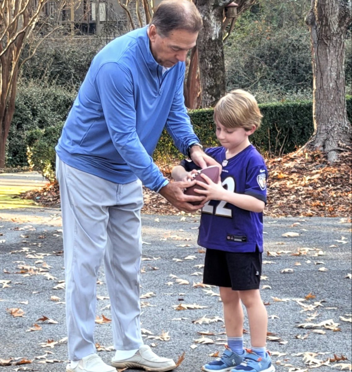 Imagine learning how to throw the football from the undisputed GOAT of the Sport 

📸: Kristennsaban on Instagram