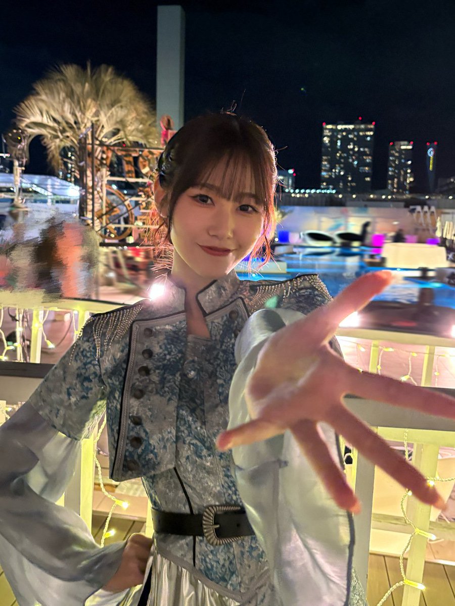 向井純葉　桜月、スーツコンプ