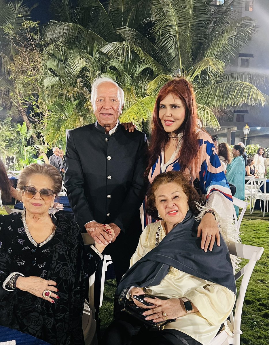 nishjamvwal's tweet image. I returned to do a #bookreading on stage for my first publisher Khalid Ansari founder of @mid_day where i wrote the centre #sundaymidday #column

The book reading was alongside theatre stalwarts Sabira Merchant and Dolly Thakore-  extra special because of the exalted company