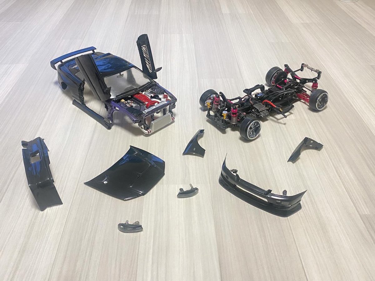 5_C_R_E_4_M_'s tweet image. scissors dr