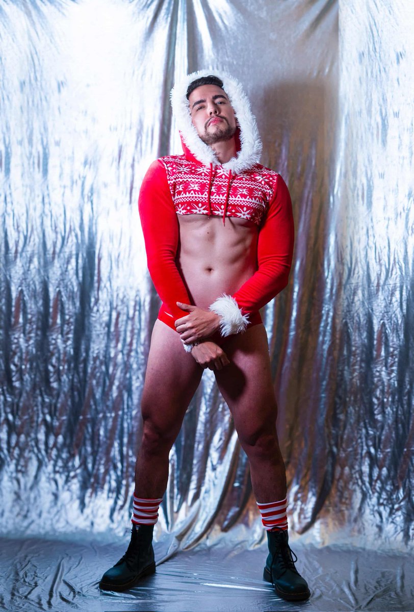 Happy Holidays! 🎄
3/3
Model : <a href="/r2islove/">Erredos Torres</a> ❤
. 
#follow IG <a href="/r2islove/">Erredos Torres</a>