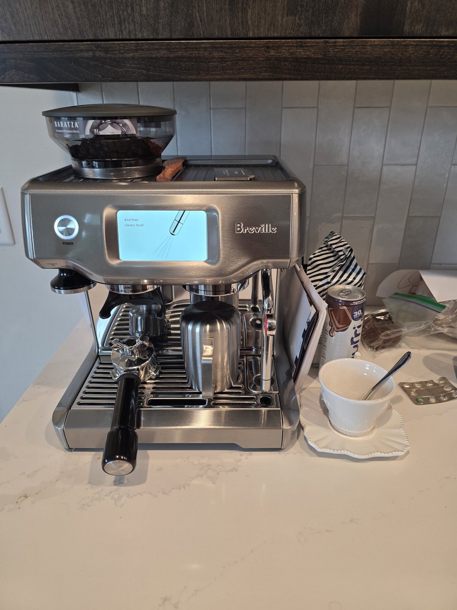 itsLMND's tweet photo. Anyone need coffee im trying to practice :/ https://t.co/CiwKj26682