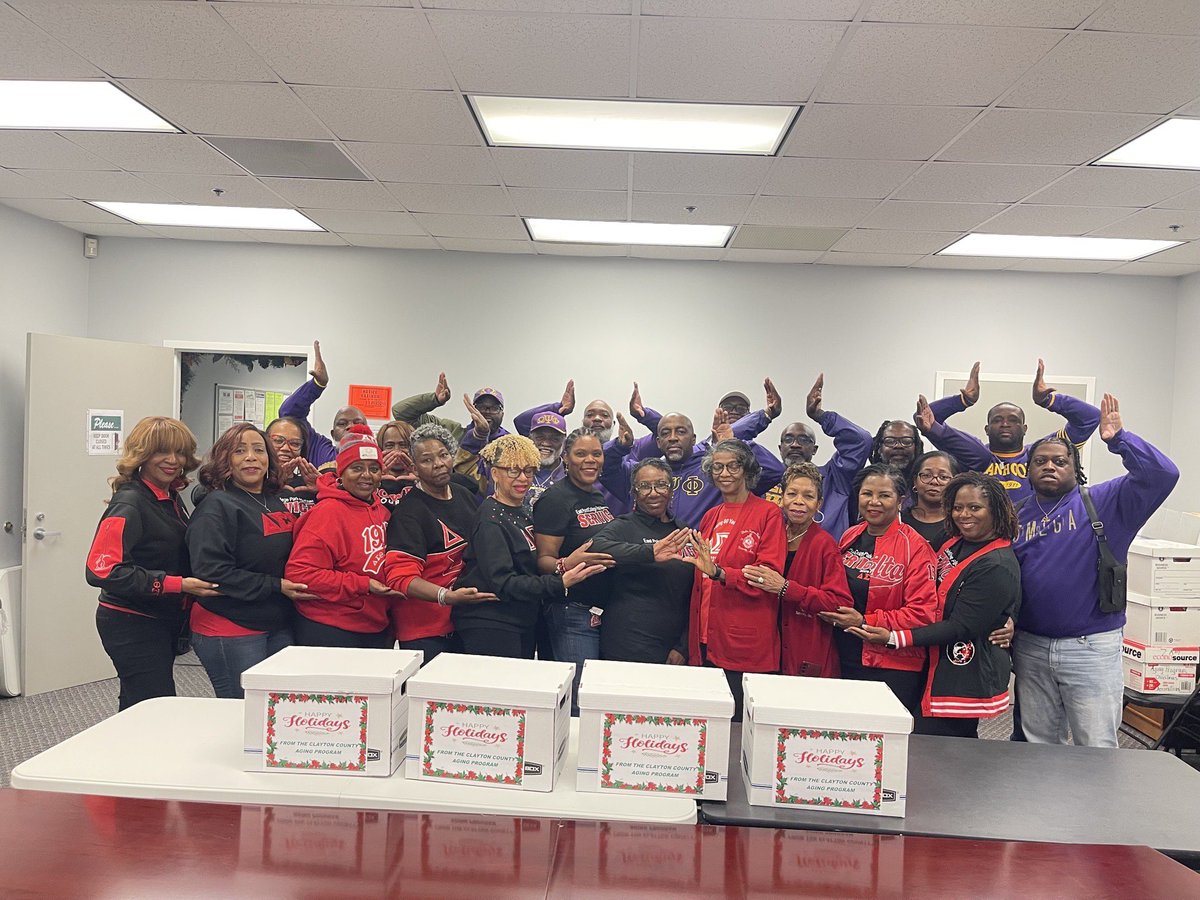 epcpdst's tweet photo. The Community Engagement Committee partnered with the Zeta Mu Nu Chapter of Omega Psi Phi to support Meals on Wheels and deliver care to seniors in our community ❤️💜
Together, we packaged meals that reminded us why service matters.
#EPCP #SRDST #DST1913 https://t.co/z2SZcWCMZh