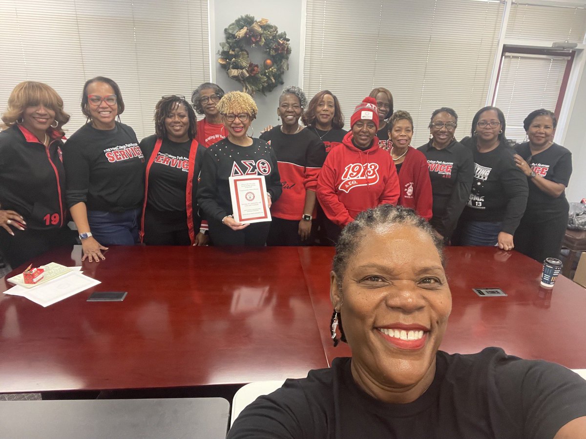epcpdst's tweet photo. The Community Engagement Committee partnered with the Zeta Mu Nu Chapter of Omega Psi Phi to support Meals on Wheels and deliver care to seniors in our community ❤️💜
Together, we packaged meals that reminded us why service matters.
#EPCP #SRDST #DST1913 https://t.co/z2SZcWCMZh