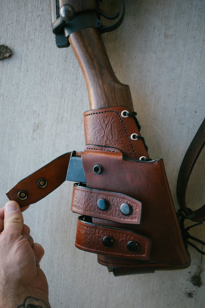 GarandThumb1's tweet image. Some De Lisle carbine with a custom IPS Leatherworks magazine pouch