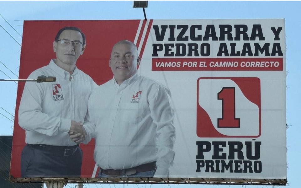 JBCPERU's tweet photo. #Piura. No sé quién sea este candidato, pero recurrir a una publicidad engañosa para ganar votos me parece una falta ética seria que dice mucho de la pequeña moral de este postulante. https://t.co/q1MNX8wLRU